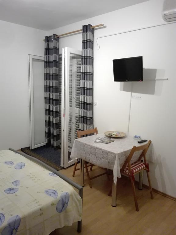 Studio Apartments Ivica พรีมอชเตน ภายนอก รูปภาพ